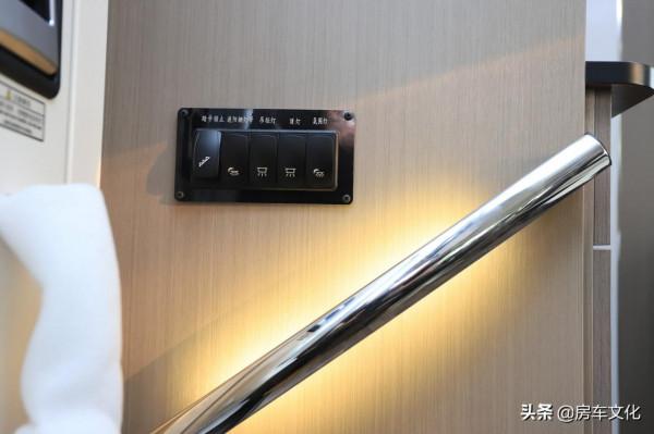 兩室一廳帶3.0T動力房車來啦！有麻將桌和獨立廚衛，實用舒適