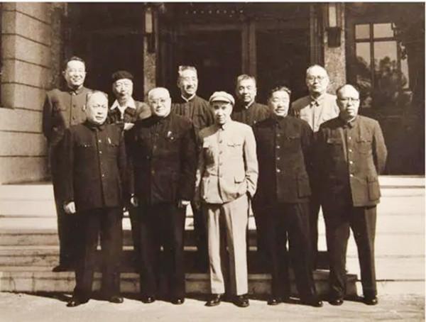 1955年授軍銜,十位大將都擔任什麼職務?職務最高的是誰? 1955年授軍銜,十位大將都擔任什麼職務?職務最高的是誰?
