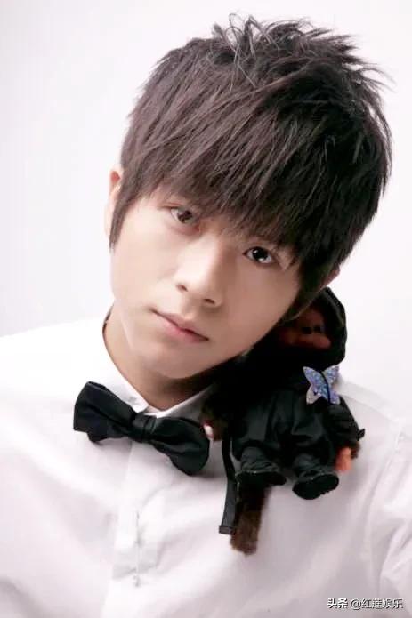 武藝，1990年出生香港九龍，快樂男聲第三名，一直以為他是湖南人