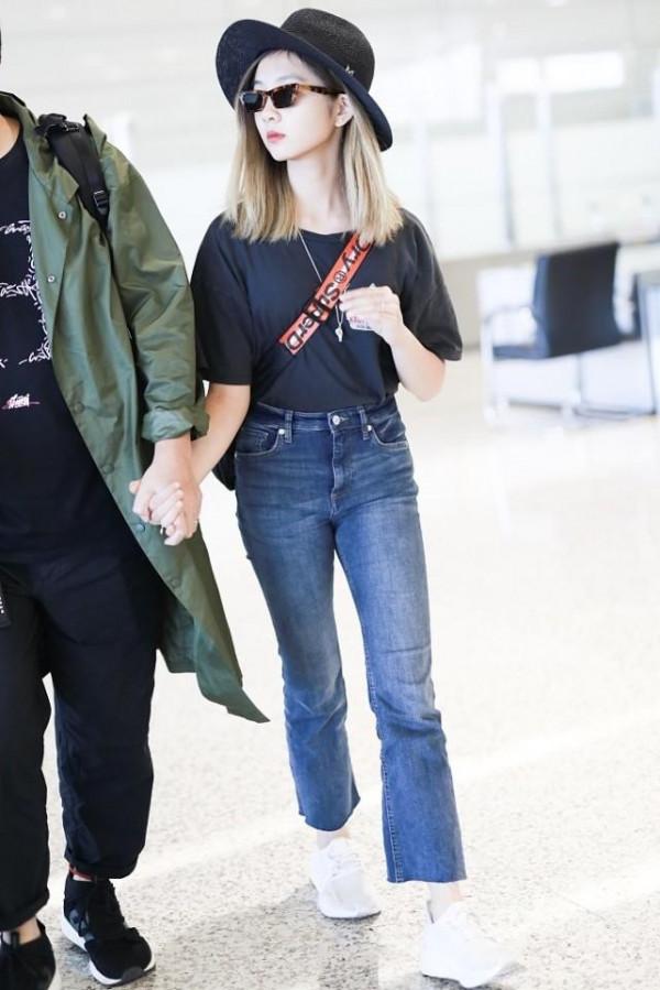 黃多多的搭配比同齡人成熟多了，私服配帽子有氣質，不愧是星二代