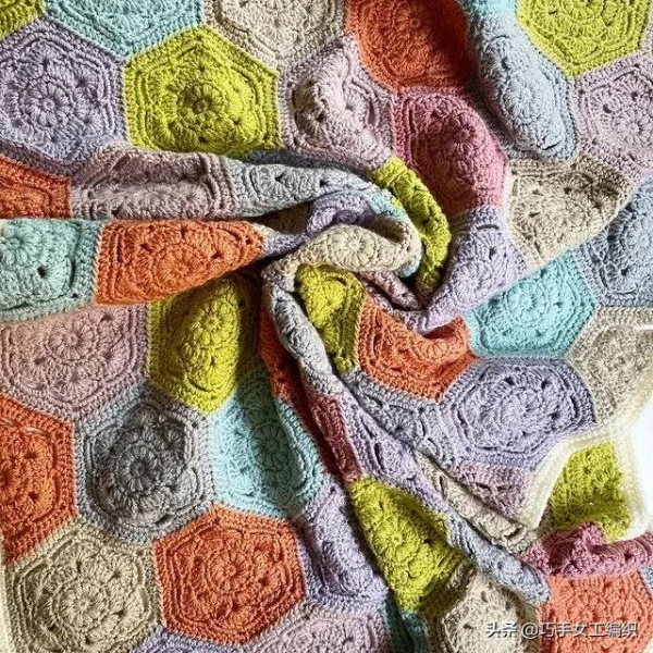 鉤編留下太多的零線，幾十種六角的鉤法，讓你家美出花來