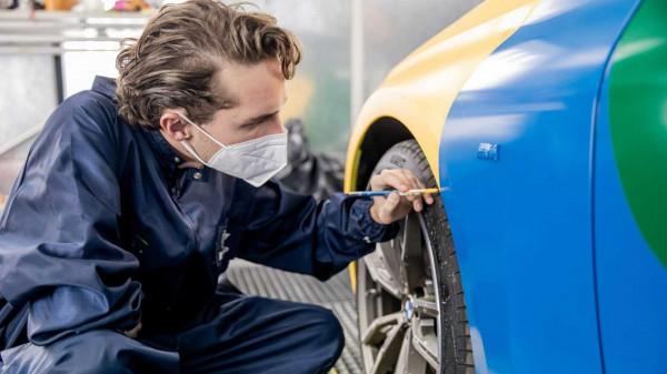 寶馬全新2系藝術車釋出!油漆工人來創作,融合墨德兩國國旗 寶馬全新2系藝術車釋出!油漆工人來創作,融合墨德兩國國旗