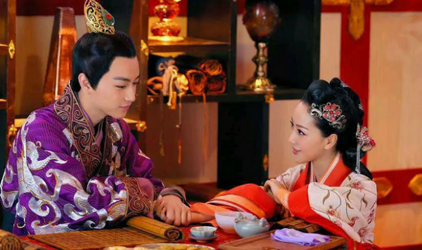 這令人窒息的審美，影視劇裡的大膽配色，只要你敢想，導演就敢配