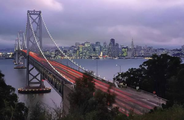 美國也有辦不成的事？掏500億向中國求助，中國基建再次驚豔世界