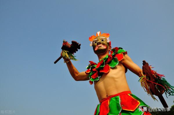 或源自漢初封王，流傳於江西等地少數地區的一項年俗，神秘而古拙