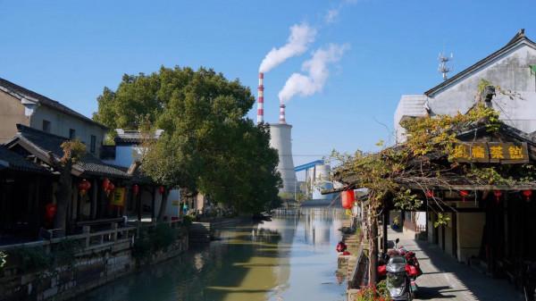 江蘇蘇州有個令人可惜的古鎮，原生態不要門票，被兩根大煙囪毀了