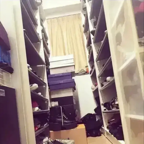 蔡少芬一家住80平公寓，熊黛林家玩具沒地放，她47歲跟母親擠破屋