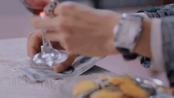 50歲老戲骨都被磨成矽膠少女臉，當代國產劇還能更辣眼嗎