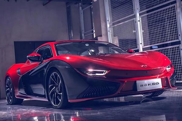 四缸奇駿上市；紅旗MPV最新諜照曝光；疑似魏牌首款MPV測試諜照