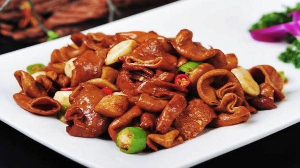 大廚：生炒大腸總是咬不動？學會這一招，炒出來的大腸香脆又下飯