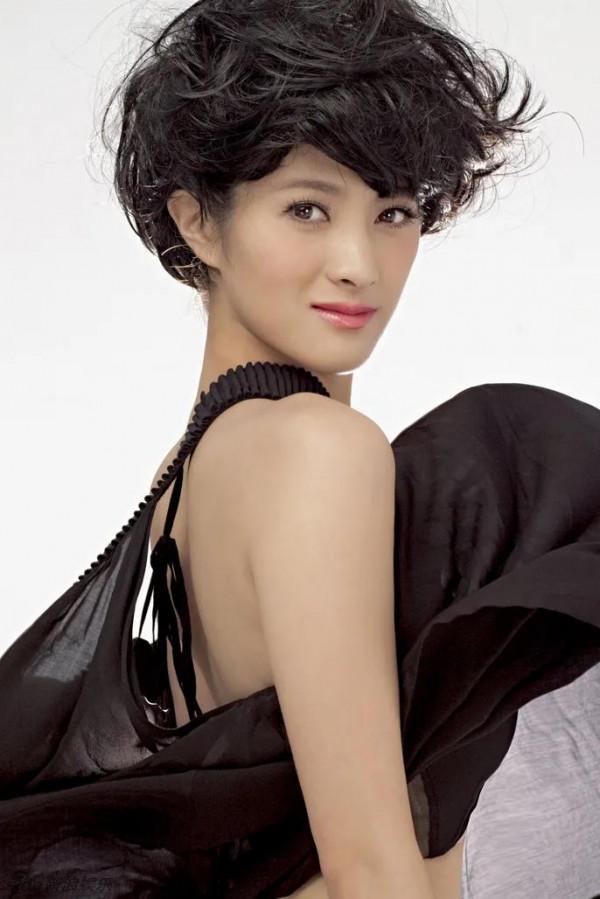 靳東初戀女友：隋俊波一生三段感情，結婚八年，老公身份至今是謎