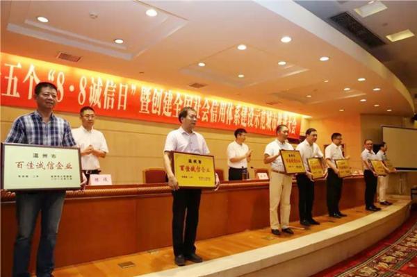 浙江省長打噴嚏繃斷皮帶,朱鎔基大笑:你這個是報應 浙江省長打噴嚏繃斷皮帶,朱鎔基大笑:你這個是報應