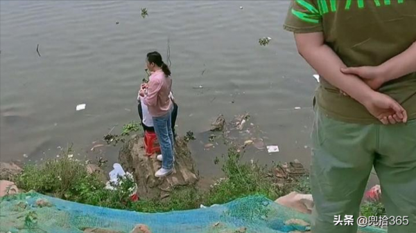 痴迷的釣魚人！廣東一河道成天然黑坑，無數釣魚人慕名而來