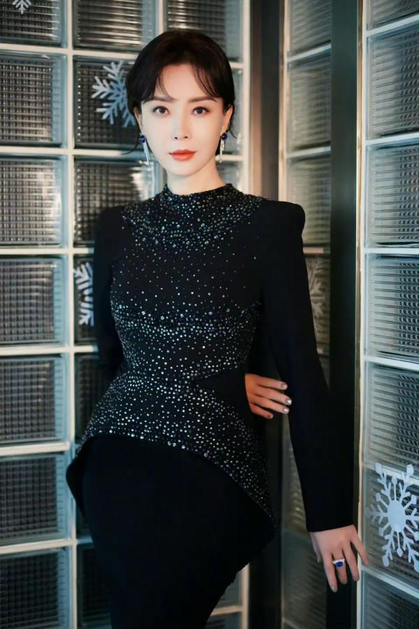 鳳凰網時尚之選：陳數、許佳琪、李若彤、尼坤、袁冰妍、INTO1