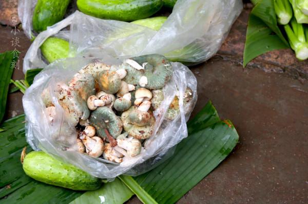 太“野”了，雲南菜市場引網友圍觀，逛菜市場像逛“野生博物園”