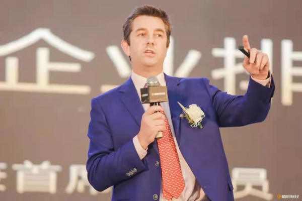 他20歲去北京讀書，29歲編寫一份富豪榜單，現在年入過億，憑啥？