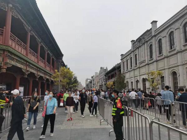 郝岱先生慨吟鐘樓街