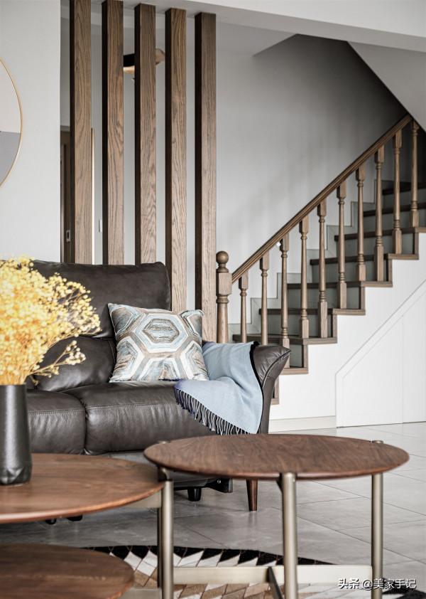 她家很樸素,造型和裝飾也很少,可一進門就把我迷住!太有品味了 她家很樸素,造型和裝飾也很少,可一進門就把我迷住!太有品味了