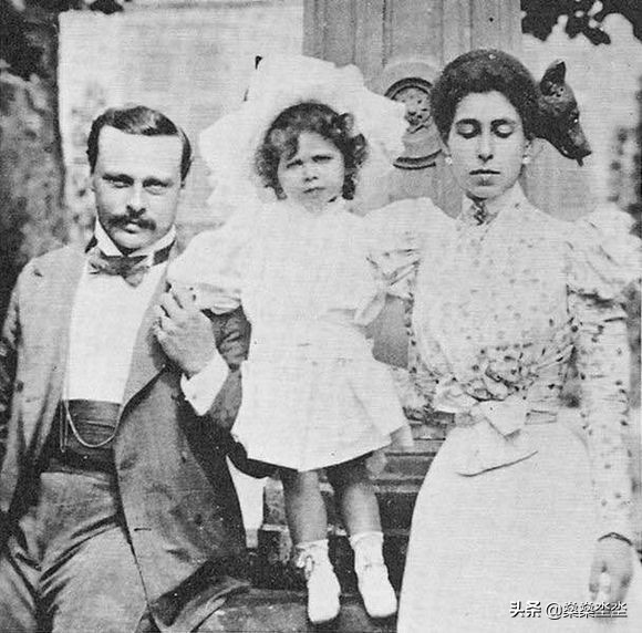 痛恨包辦婚姻想要嫁給愛情，梅麗塔有幸都嘗試了一番，卻鬱鬱而終