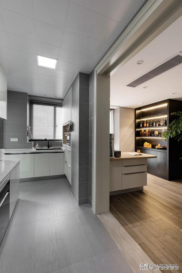 “雙眼皮”吊頂，開放式廚房，她家現代時尚，暖暖的北歐風超治癒