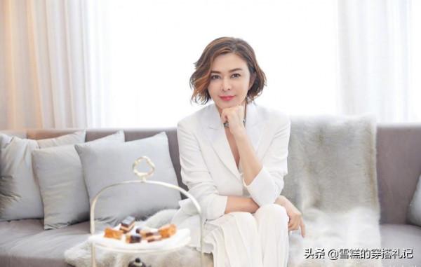 若你今年50歲，建議別留長卷發了，顯老！試試這3種短髮，真時尚