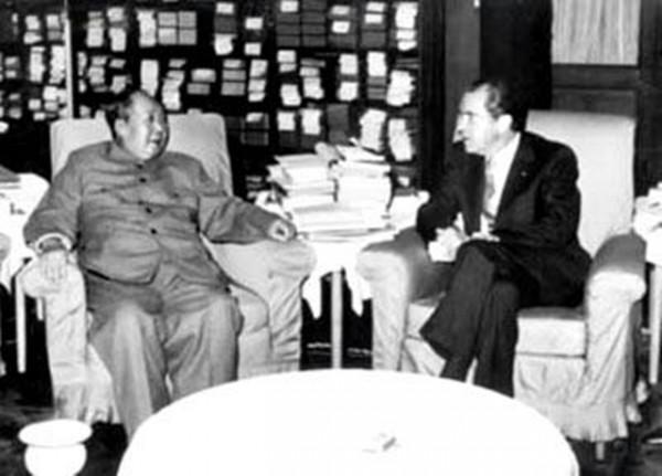 美國總統尼克松訪華,看到“打倒美帝”標語,毛主席如何巧妙化解 美國總統尼克松訪華,看到“打倒美帝”標語,毛主席如何巧妙化解