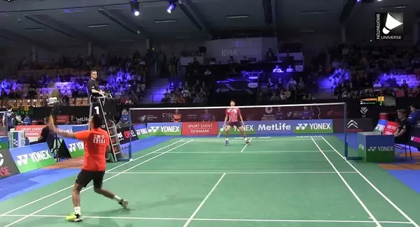 羽毛球單打步法總則和三分則，在保持重心前提下，使重心位移最少