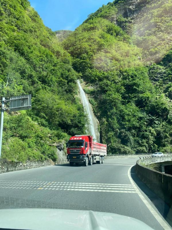 大渡河畔懸崖村,遠嫁的姑娘,到死也沒能下山回孃家(川滇藏4) 大渡河畔懸崖村,遠嫁的姑娘,到死也沒能下山回孃家(川滇藏4)