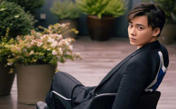 李易峰再演臥底，宋軼出演霸氣老闆娘