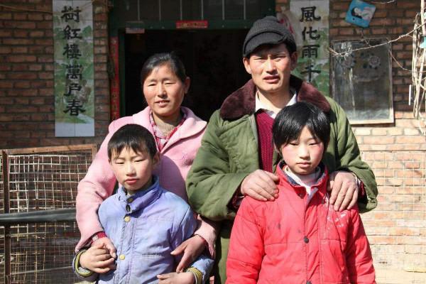 大衣哥的流量被拉麵哥搶了嗎?口碑分化,農村網紅有沒有幕後團隊 大衣哥的流量被拉麵哥搶了嗎?口碑分化,農村網紅有沒有幕後團隊