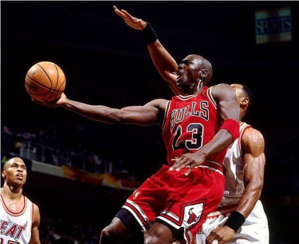 絕對進攻！盤點NBA歷史上最強進攻陣容，庫裡入選，喬丹無懸念