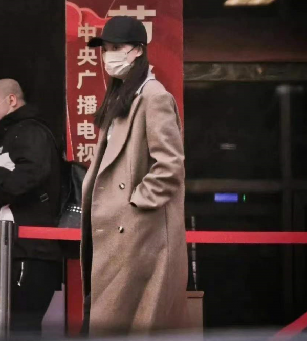 春晚私服比拼：趙麗穎千元夾克可愛減齡，張小斐萬元大衣輸給宋茜