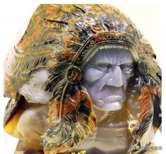 為什麼翡翠開採後是切開，而南紅要“砸”開