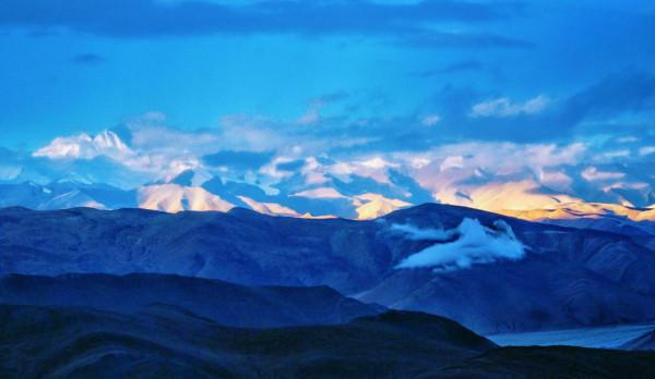 珠峰8848米，火星的山高2.1萬米，為啥地球上的山都不超過1萬米？