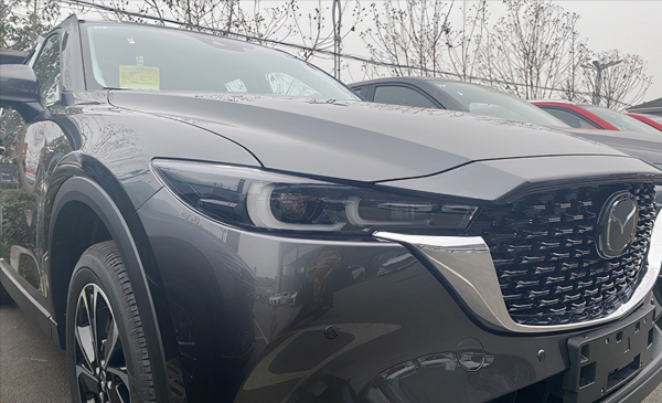 馬自達新款CX-5實車，外觀細節有變化，配置小幅升級