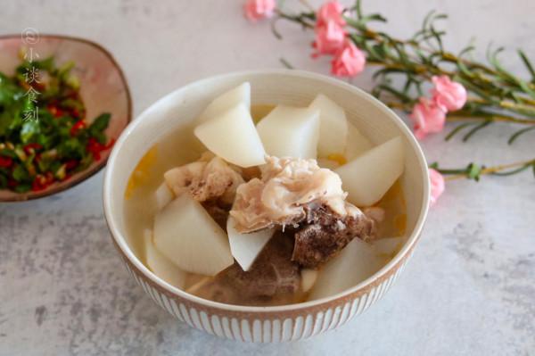 飯館裡的骨頭湯，湯汁鮮美不油膩，肉質還軟爛，有什麼訣竅嗎？