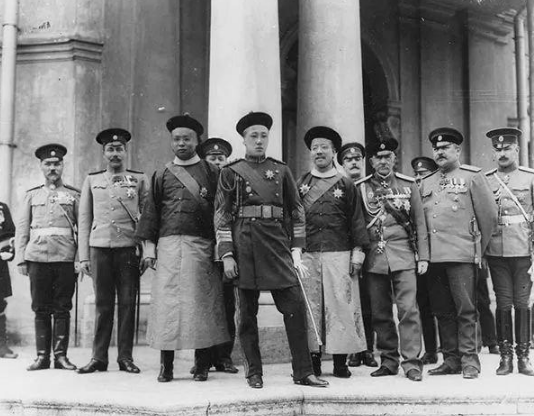 清朝王爺街頭擺攤，毛主席得知後給他安排工作：小攤就不要再擺了