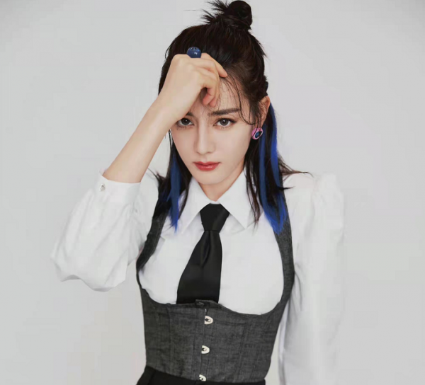 女星藍髮有多驚豔？熱巴御姐範鞠婧禕溫柔風，楊穎化身絕美人魚