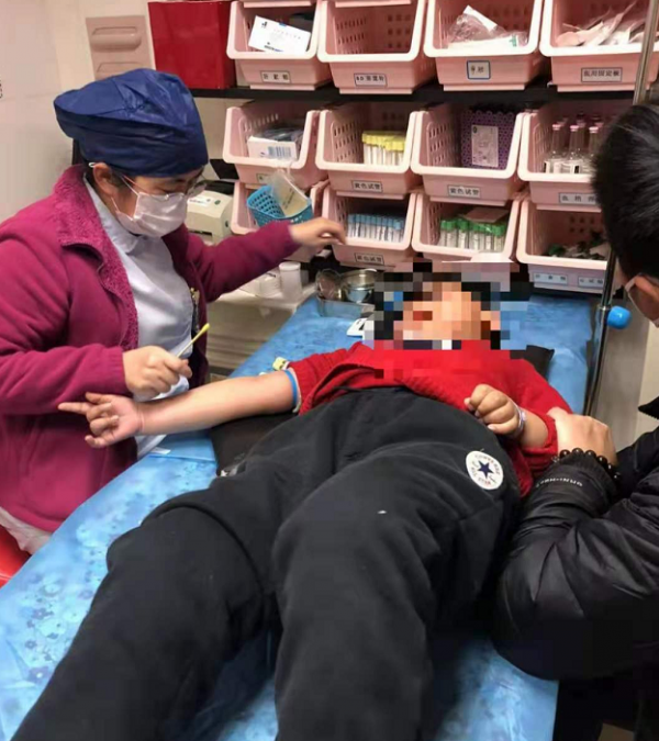 誰為天價孤兒藥買單？罕見病特效藥從70萬降至3.3萬或成個例 醫保之外還需更多“良方”