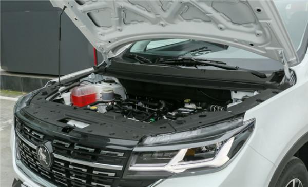 體驗東風風行T5，緊湊型SUV，外觀漂亮，搭載1&period;6L發動機