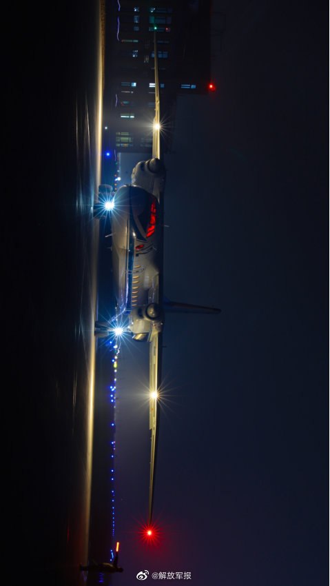 向戰而飛！戰鷹夜訓酷圖上新