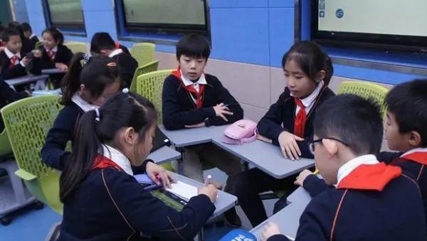 新式“體罰”在中小學盛行,老師不打不罵,學生只能默默承受 新式“體罰”在中小學盛行,老師不打不罵,學生只能默默承受