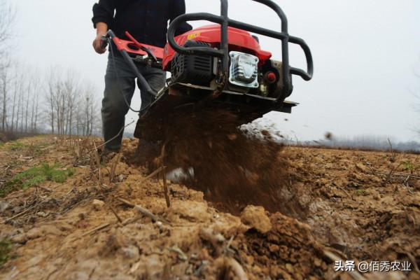 農民購買微耕機送給父母,不一樣的孝敬方式,創造出新商機 農民購買微耕機送給父母,不一樣的孝敬方式,創造出新商機