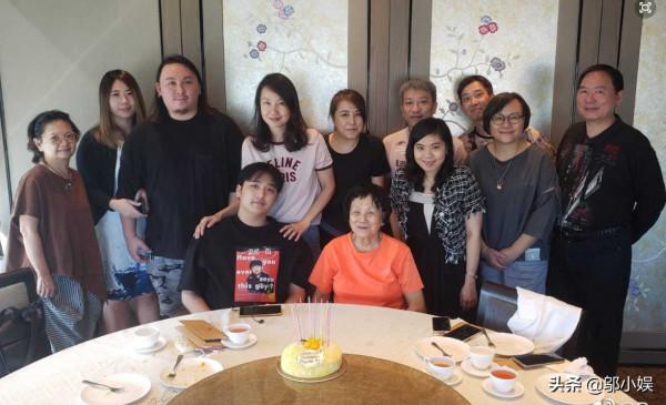 吳鎮宇兒子長殘?13歲費曼身材發福,與小時候判若兩人 吳鎮宇兒子長殘?13歲費曼身材發福,與小時候判若兩人