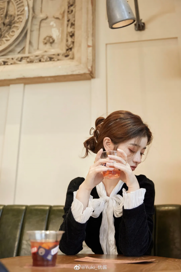 馬丁靴+連衣裙=秋冬王炸組合，顯高顯瘦，時髦慘了