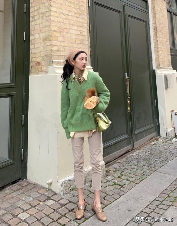 建議面板黃的女性，秋冬多穿這4個“高階色”，顯白減齡還有氣質