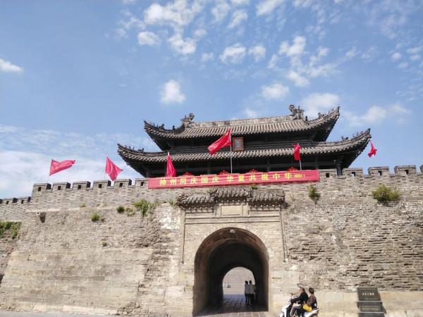 考古發現，殷都的毀滅蟬化為殷墟遺址，商都的重生孕育出中華文明