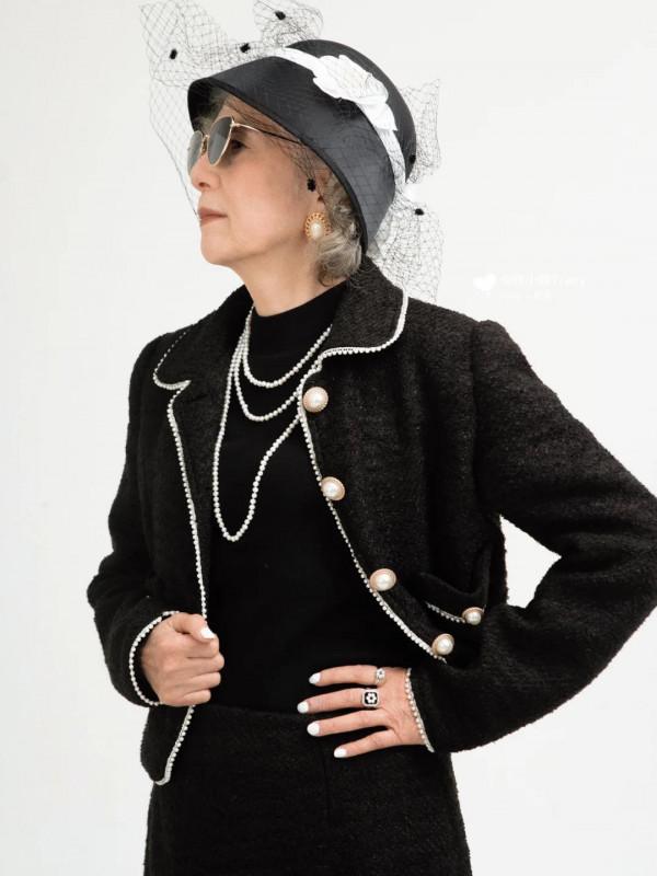 87歲奶奶像這樣穿西裝,成就穿搭典範,憑什麼這麼優雅時髦? 87歲奶奶像這樣穿西裝,成就穿搭典範,憑什麼這麼優雅時髦?