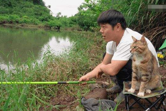 大開眼界，釣魚佬就沒釣不到的東西，有釣友釣到導彈標靶，咋辦？