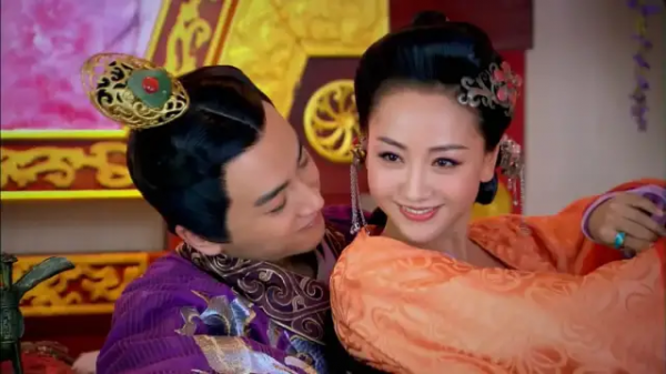 這令人窒息的審美，影視劇裡的大膽配色，只要你敢想，導演就敢配